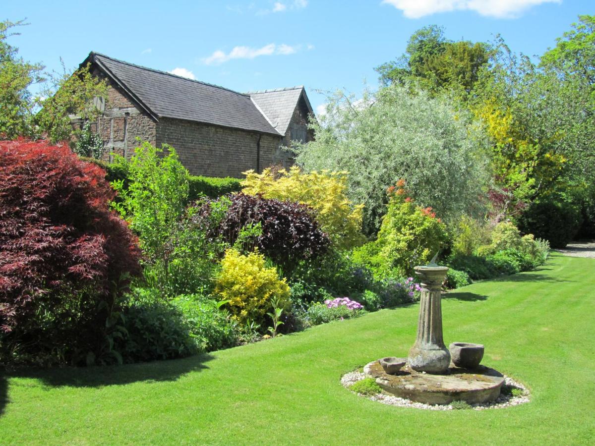 Villa Plas Yolyn à Ifton Heath Extérieur photo